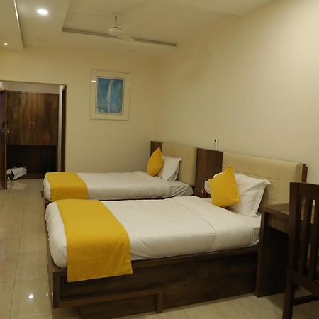 Hotel Balaji Palace Porbandar Buitenkant foto